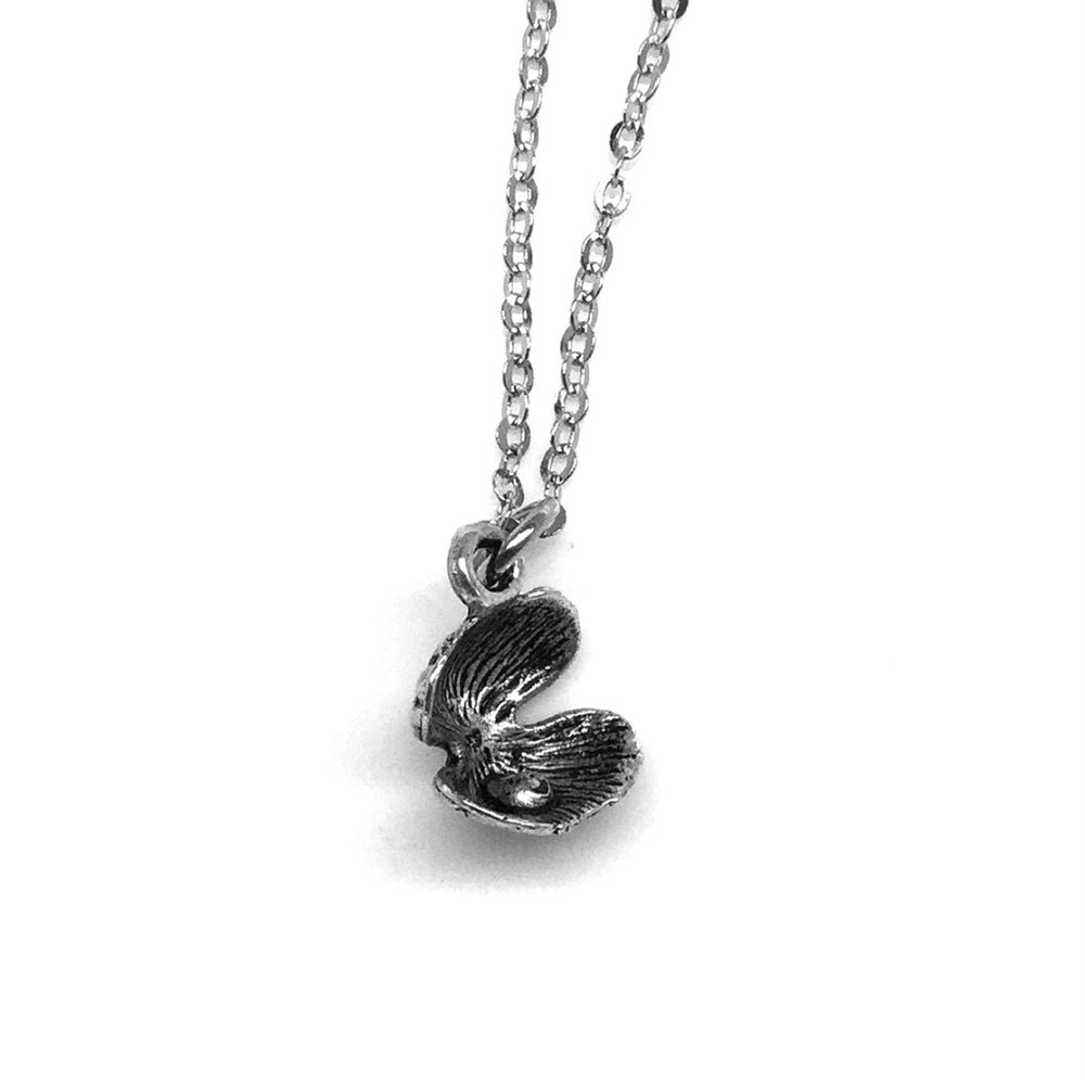 Miniature Oyster Clam Shell Pearl Ocean Life Sea Life Nature Gift Charm Necklace